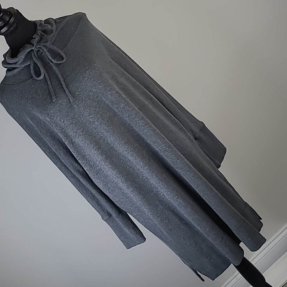 Mododoc sz M gray pullover sweater